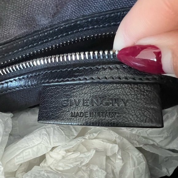 Givenchy Mini Antigona Bag in grained leather - Picture 12 of 16